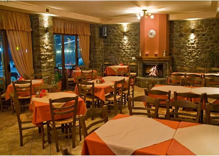 To Spiti Tis Pareas