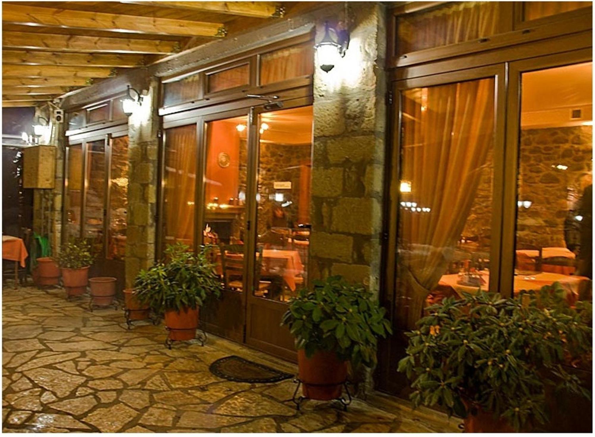 To Spiti Tis Pareas * Agios Nikolaos (Central Greece)